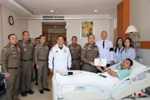 “บิ๊กอ้อ”เดินทางเข้าเยี่ยมและให้กำลังใจ ด.ต.อนุสรณ์ เอ็งพังศรี ณ โรงพยาบาลตำรวจ