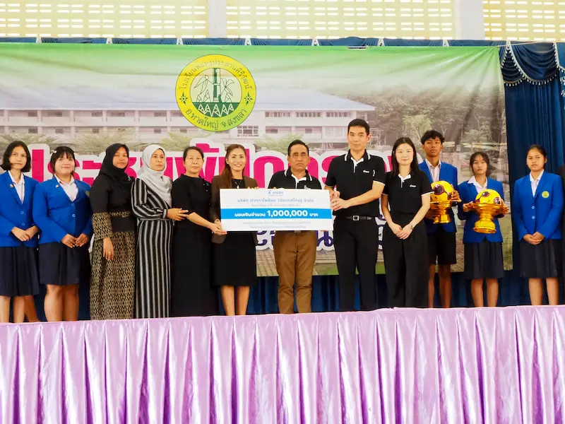 ปากกาไพล๊อต ร่วมส่งกำลังใจ มอบเงิน 1,000,000 บาท พร้อมอุปกรณ์กีฬา เพื่อฟื้นฟูโรงเรียนพะตงประธานคีรีวัฒน์ หลังเผชิญเหตุการณ์วิกฤต