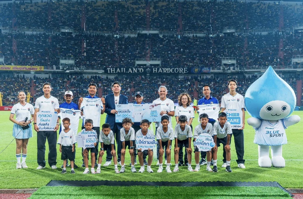 ไดกิ้นสรุปแคมเปญ “We Cheer We Care เชียร์ไทย ใส่ใจโลก” รวมพลังแฟนบอลไทย  เก็บขวดรีไซเคิลกว่า 66,465 ขวด ส่งต่อแรงบันดาลใจสู่เยาวชนทั่วประเทศ