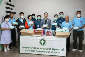 มูลนิธิป่อเต็กตึ๊ง ห่วงใยสุขภาพ ลดภาระค่าใช้จ่ายประชาชนในส่วนภูมิภาค  ลงพื้นที่ 4 จังหวัดภาคเหนือ แจกจ่ายหน้ากากอนามัยแก่ผู้ได้รับผลกระทบ รวม 440,000 แสนชิ้น ฝ่าวิกฤตมหันตภัยจมฝุ่นพิษ [PM2.5เกินมาตรฐาน]