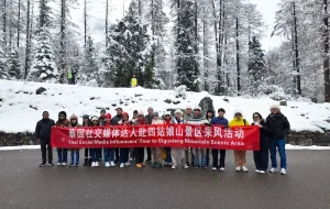 สงกรานต์บนหิมะ ภูเขาซื่อกูเหนียงดึงดูดนักท่องเที่ยวไทยสู่ประสบการณ์วันหยุดแบบใหม่