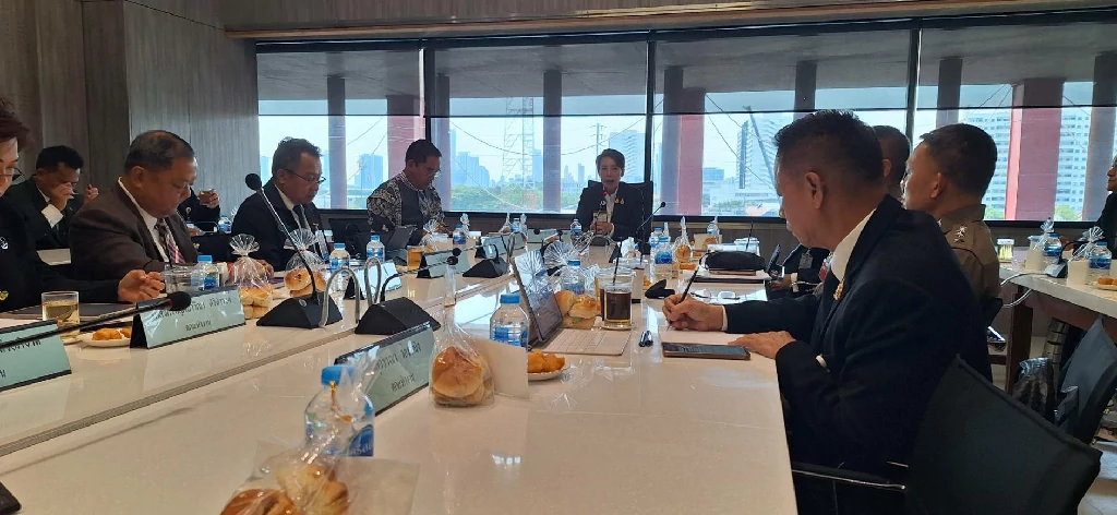 “ดร.​วิธา​วีร์ สมาชิกวุฒิสภา ประชุมประเด็นปัญหาการแพร่ระบาดน้ำกระท่อม เขตกรุงเทพฯ”