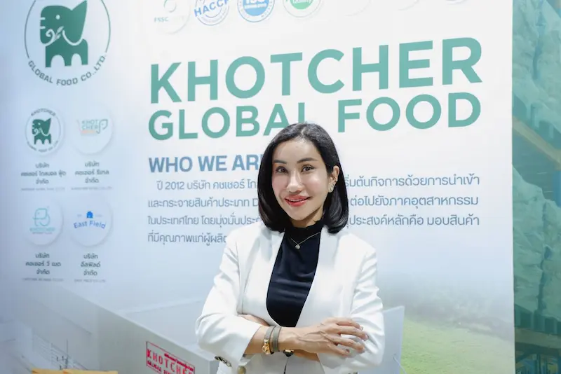 Khotcher Global Food เดินหน้ายกระดับ “นมผงไทย” เปิดตัว Thai Dairy Craft จุดเริ่มต้นของระบบนิเวศนมไทย เพื่ออนาคตที่ยั่งยืนของอุตสาหกรรม Dairy ไทยท่ามกลางสถานการณ์ “น้ำนมดิบล้นตลาด” ที่เกิดขึ้นต่อเนื่องในประเทศไทย และส่งผลกระทบต่อเกษตรกรผู้เลี้ยงโคนมไทยในหลายพื้นที่