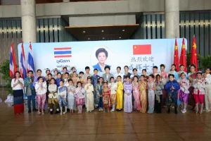 เยาวชนภูมิใจแต่งไทย สร้างพลังวัฒนธรรม ต้อนรับผู้นำจีนกลางรัฐสภา