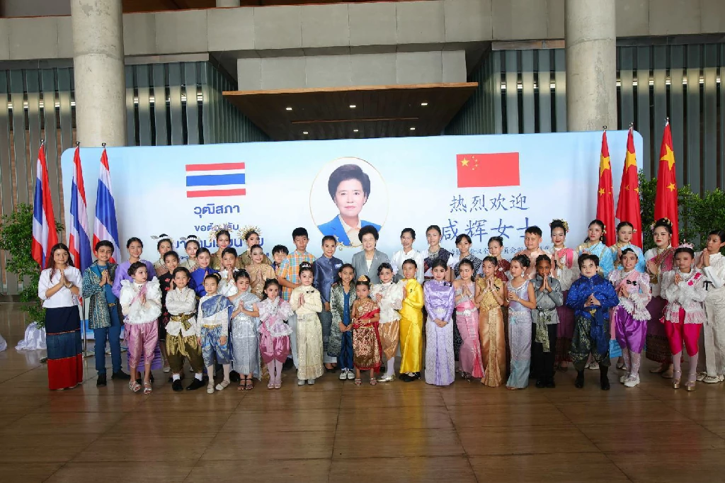 เยาวชนภูมิใจแต่งไทย สร้างพลังวัฒนธรรม ต้อนรับผู้นำจีนกลางรัฐสภา