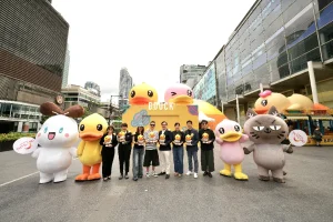 ททท. แท็กทีม B.Duck ปักแลนด์มาร์กความสนุก ในงาน “B.Duck Playful 20th – Glow In The Duck” พร้อมนำ Mascot  “น้องสุขใจ–น้องรักยิ้ม” ร่วมสร้างสีสันและเติมเต็มความสนุกให้กับนักท่องเที่ยว