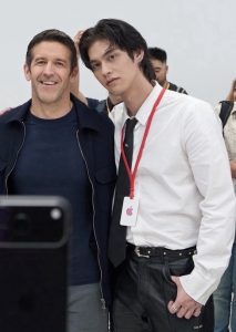 “ไบร์ท วชิรวิชญ์” ถูกเทียบเชิญกระทบไหล่ CEO ใหม่ Apple