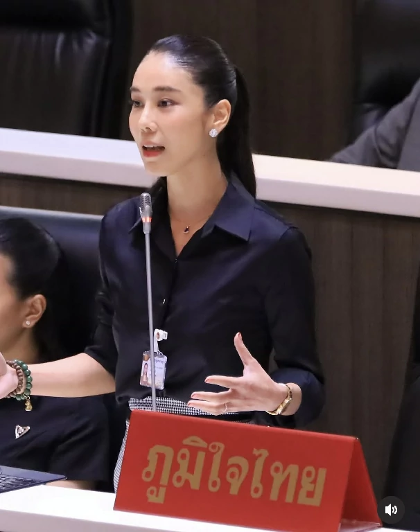 รู้จัก “ไอเดียร์ สุชาดา” สส.ชัยภูมิ เขต 4 นักการเมืองรุ่นใหม่ ลงพื้นที่เคียงข้างชาวบ้าน ฝ่าวิกฤตน้ำท่วม